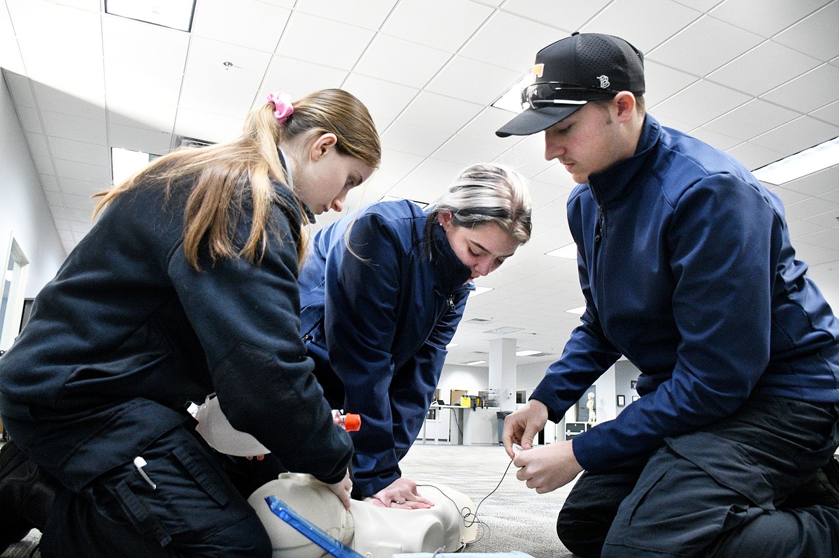 New class at Hixson High trains students to become EMTs | Chattanooga ...