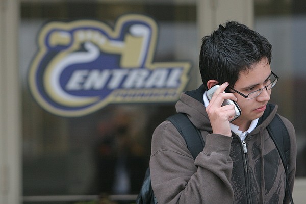 Tennessee house approves bill to ban cell phones during class | Chattanooga Times Free Press