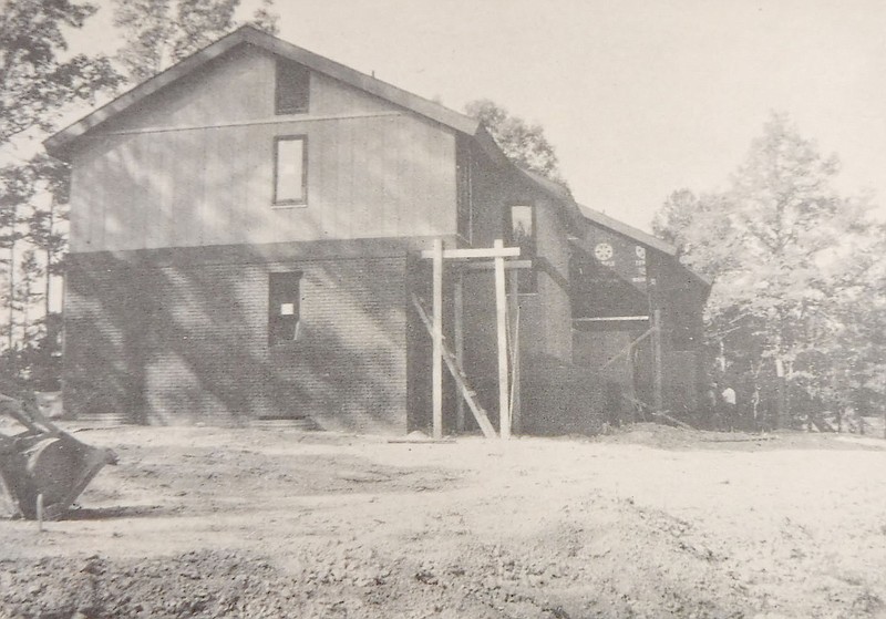 Originally printed in the July 1970 Village Vista
The first townhouse building, located on Cooper Lane, was nearly complete when this photo was taken. This structure contained four units and three others, containing a total of 14 units, were also under construction at the time.