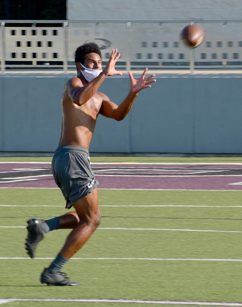 Graham Thomas/Siloam Sunday
Siloam Springs senior wide receiver Keegan Soucie prepares to haul in a pass at football practice Tuesday at Panther Stadium.