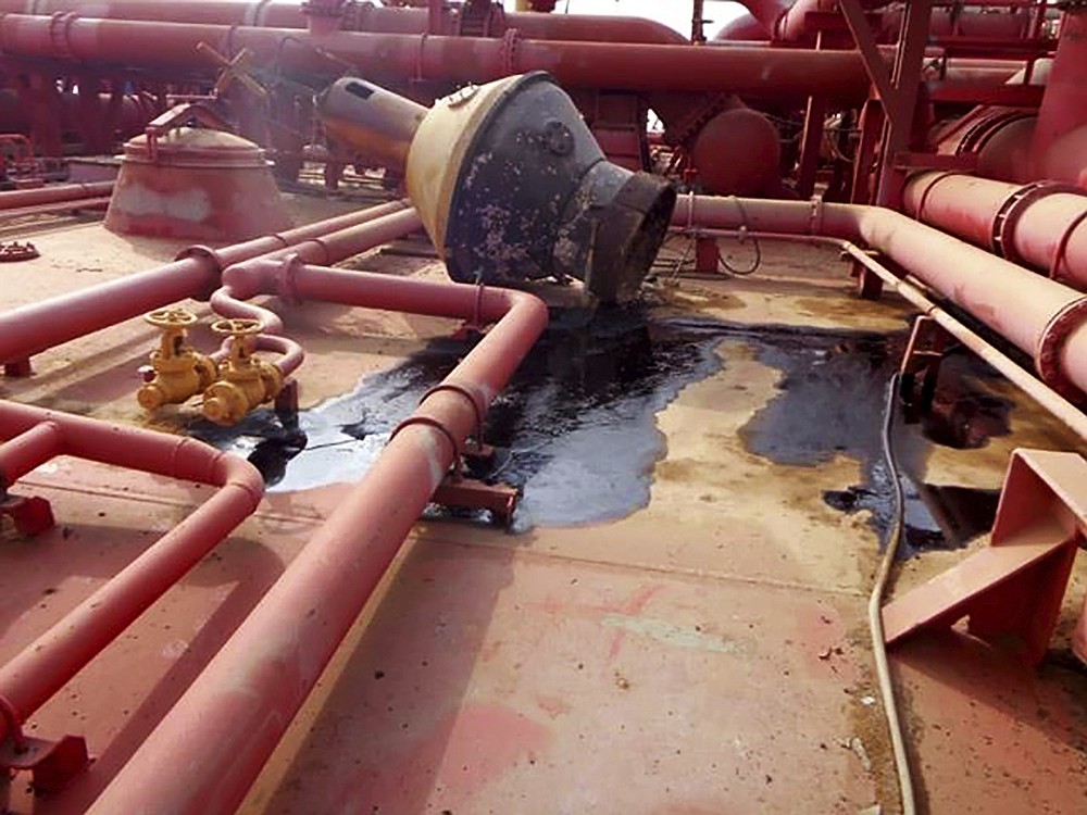 Seawater seeping into decaying oil tanker off Yemen coast