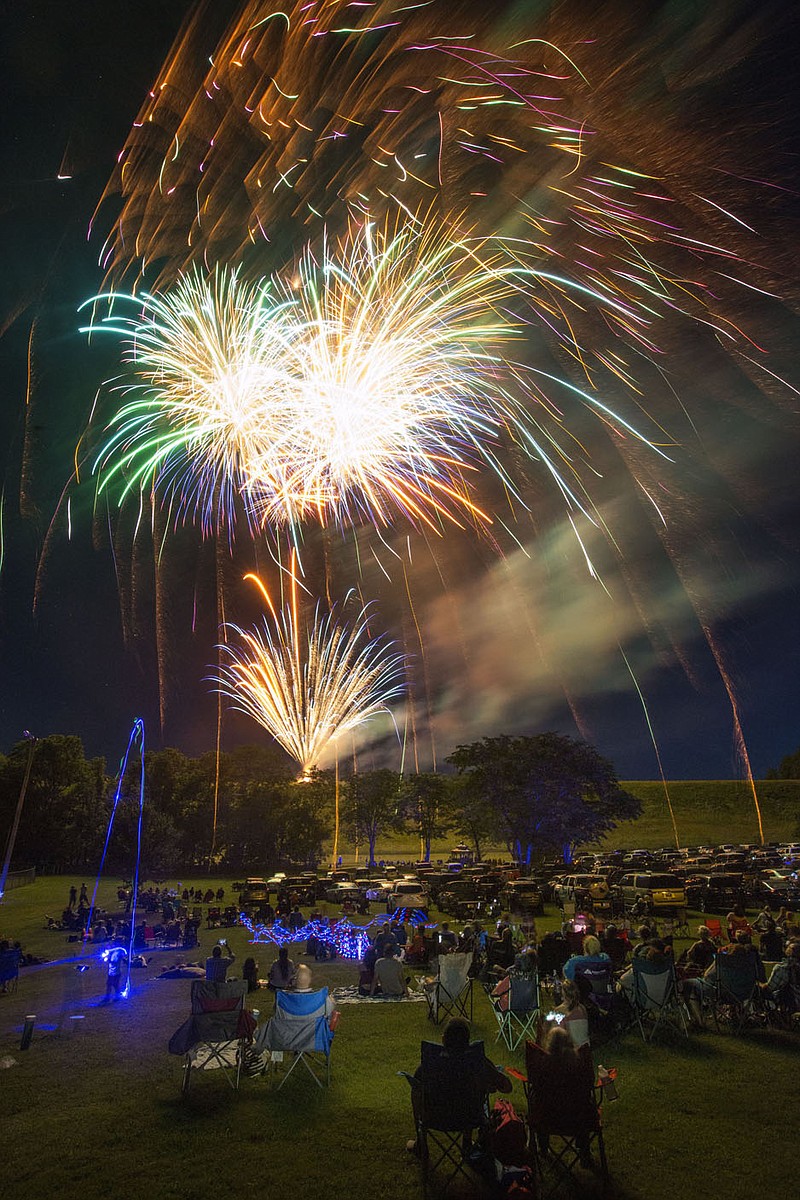 NWA Democrat-Gazette/BEN GOFF @NWABENGOFF
Guests watch Wednesday, July 3, 2019, during the city of Bella Vista's annual Independence Day fireworks display at Loch Lomond Park.