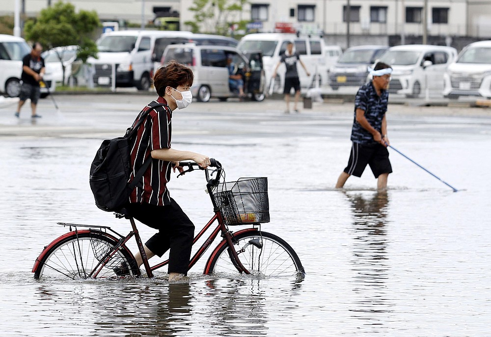 rain-reaches-japan-main-island