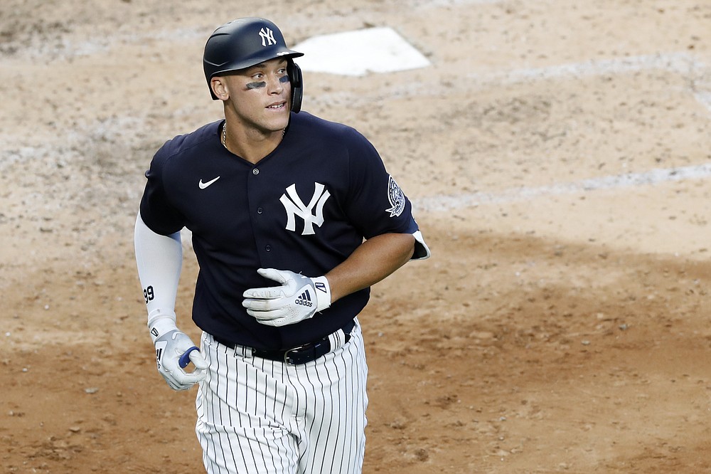 Joe Girardi Trots Out a New Look for the Yankees - The New York Times