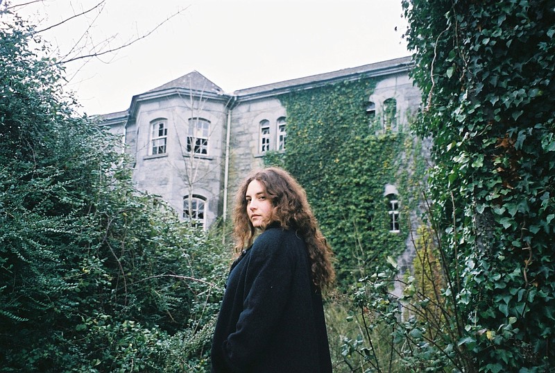 Singer-songwriter Amelia Baker, who records as Cinder Well, has a compelling new album.

(Free Dirt Records/Jim Ghedi )