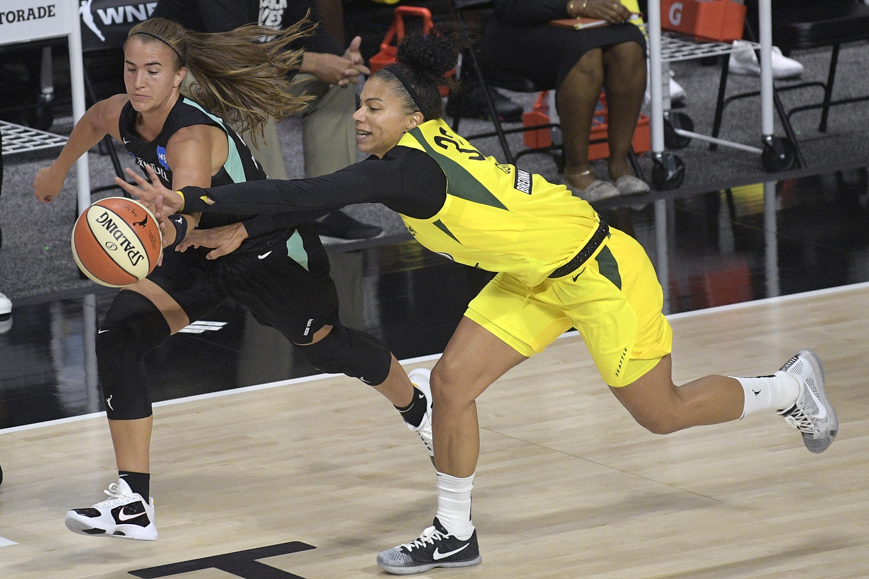 Dream Beats Liberty 84 78 Ny S Ionescu Injures Left Ankle