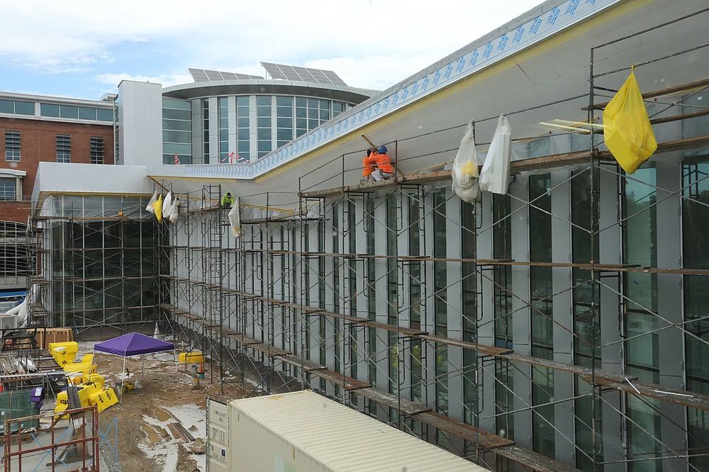 A view of the west facing side Thursday, July 30, 2020, of the the new expansion in the Fayetteville Public Library still under construction. The new addition of 82,500-square-feet will nearly double the size of the 88,000-square-foot main library. Check out nwaonline.com/200802Daily/ and nwadg.com/photos for a photo gallery.
(NWA Democrat-Gazette/David Gottschalk)