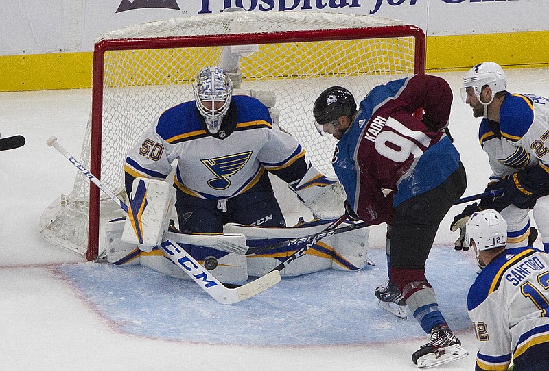 Last-second goal lifts Avalanche