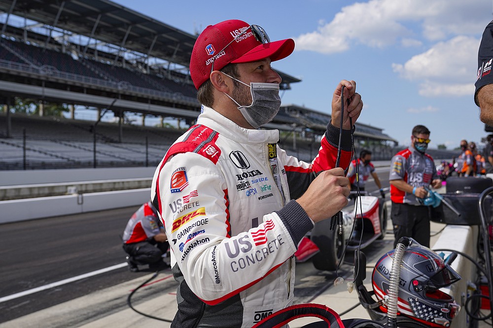 Marco Andretti se prepara para salir a la práctica en el Indianapolis Motor Speedway el viernes 14 de agosto del 2020 previo a la calificación del fin de semana en las 500 millas de Indianápolis. (AP Photo/Michael Conroy)