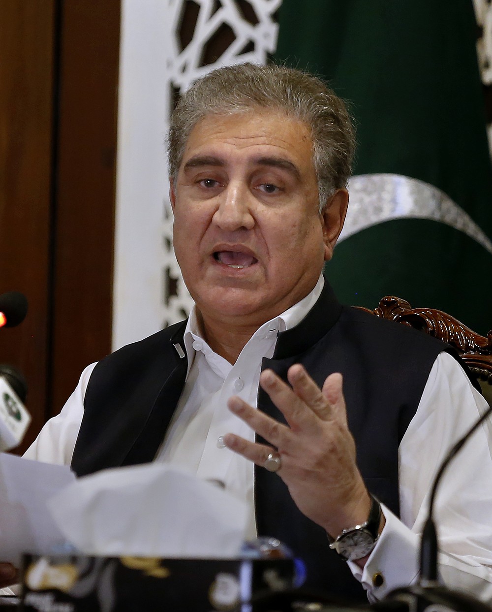 Pakistan hosts Taliban team for peace talks 