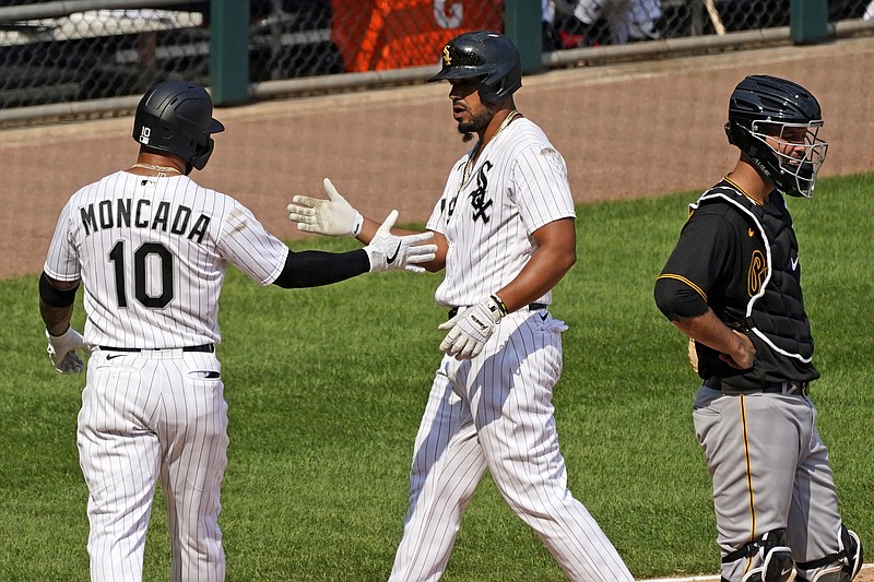 Chicago White Sox first baseman Jose Abreu catches the ball as