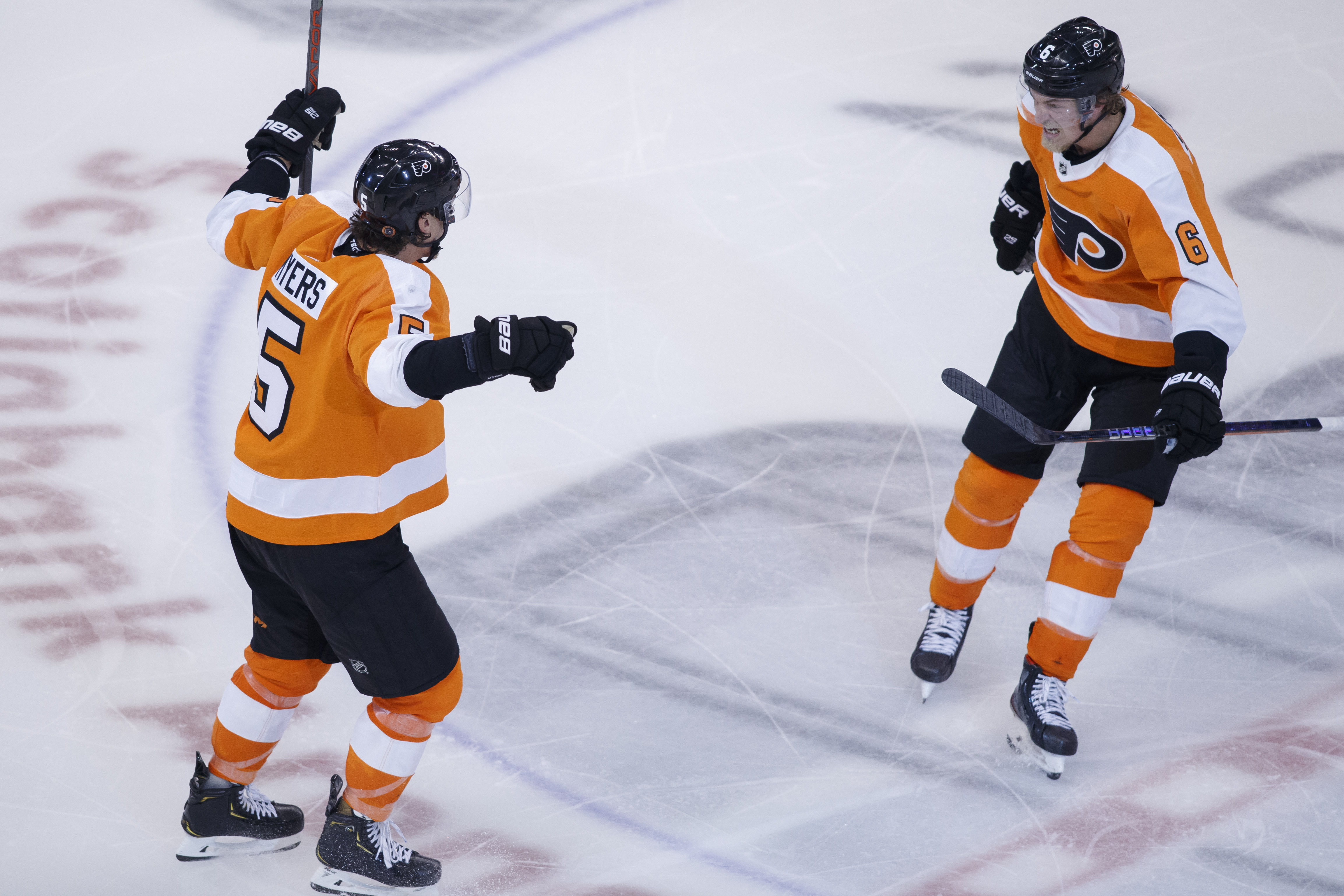 Hayes leads Flyers to win over Islanders