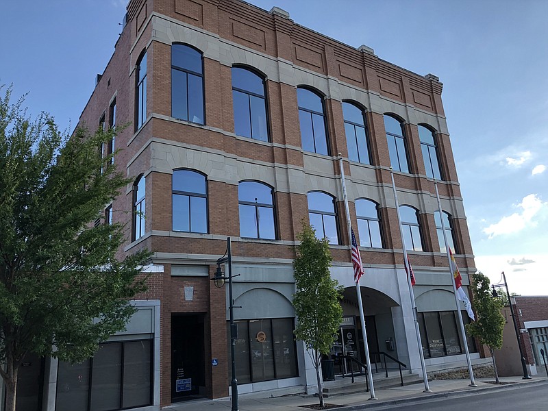 NWA Democrat-Gazette/STACY RYBURN
Fayetteville City Hall is seen Tuesday, Sept. 11, 2018, at 113 W. Mountain St. story.lead_photo.caption