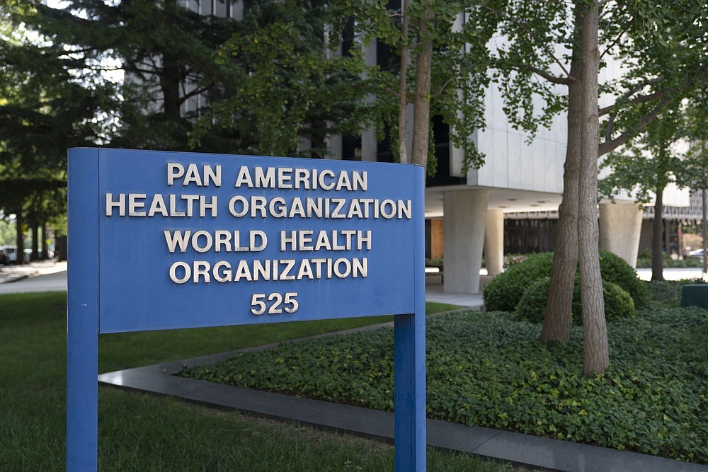 La señalización se encuentra afuera de la oficina regional de la Organización Mundial de la Salud para las Américas en Washington, DC, el 26 de agosto de 2020. DEBE CRÉDITO: Foto de Bloomberg de Stefani Reynolds.