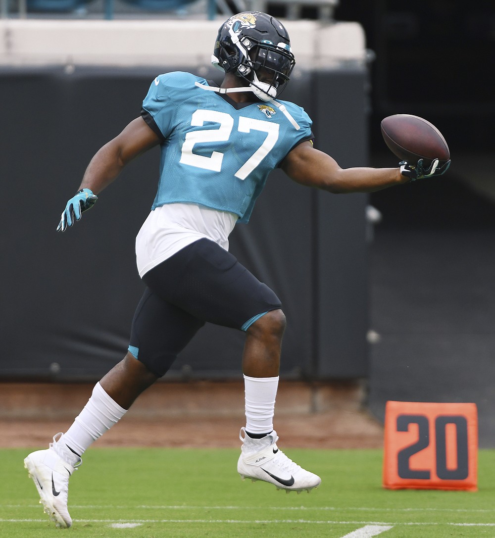 Jacksonville Jaguars running back Leonard Fournette pulls in a one-handed catch during NFL football training camp, Saturday, Aug. 29, 2020, in Jacksonville, Fla. (Bob Self/The Florida Times-Union via AP)