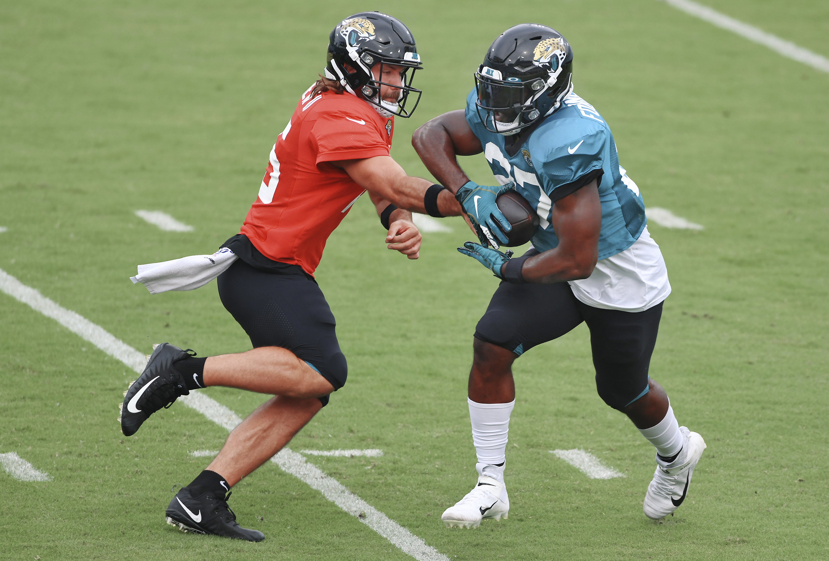 Former LSU receivers have mastered the art of the 1-handed catch