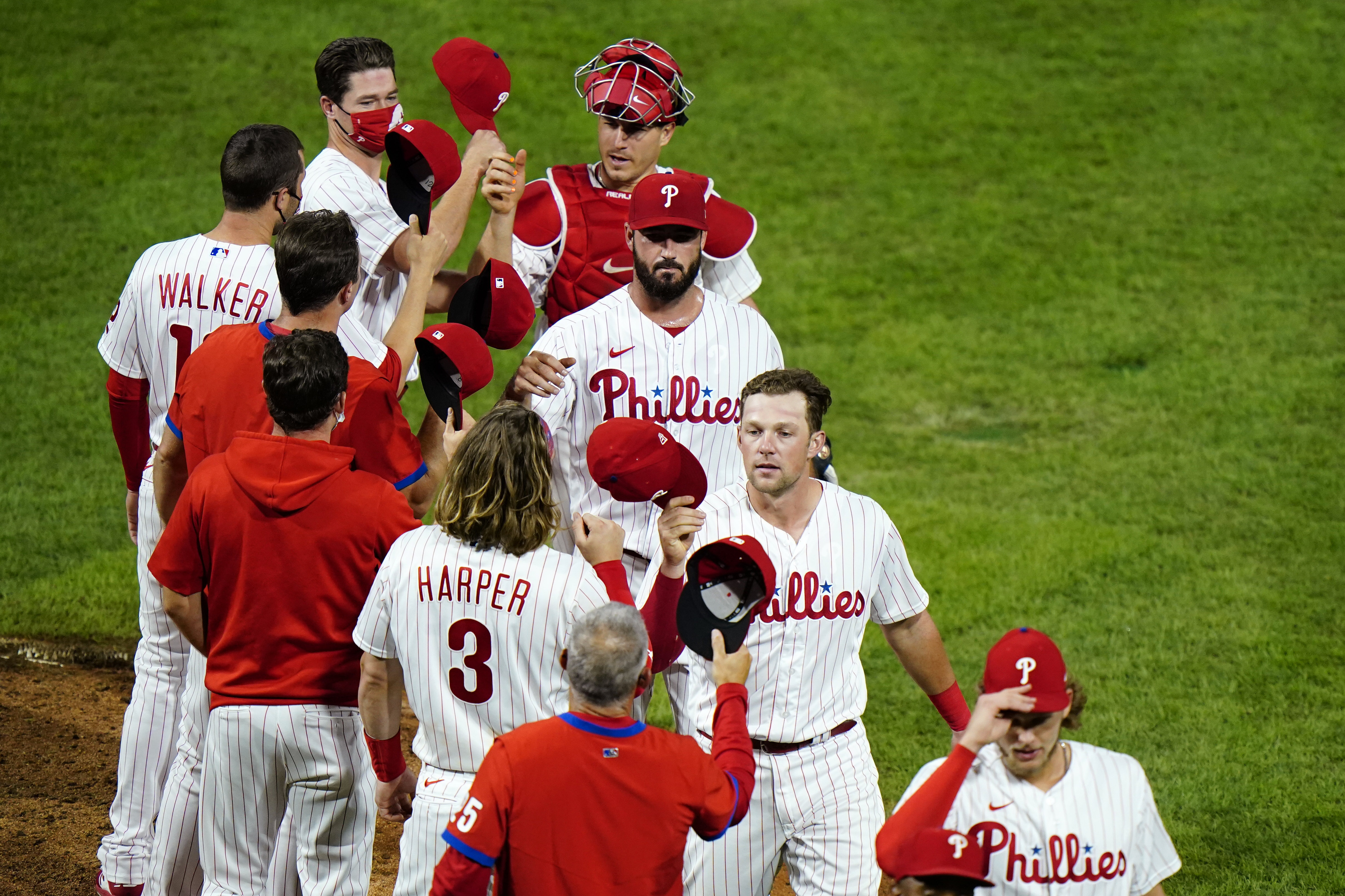 Walker's tiebreaking homer in 8th inning helps Cardinals beat