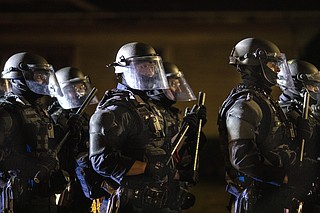 Protest of Oregon mayor devolves into riot | The Arkansas Democrat ...
