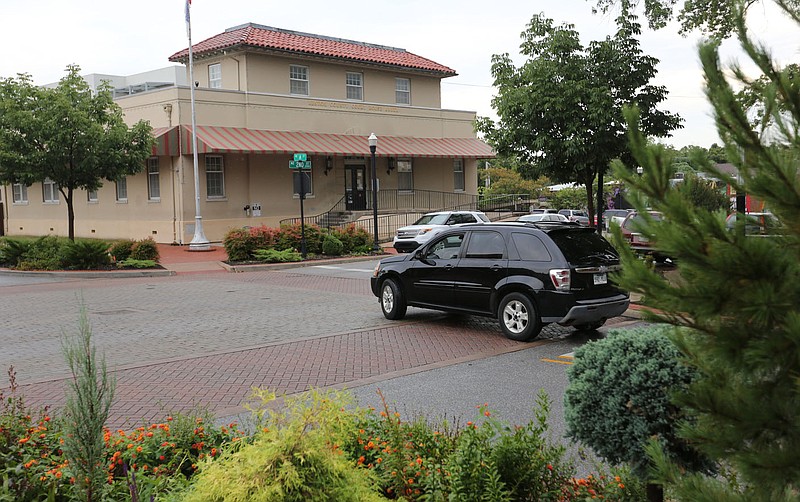 New awnings are visible Thursday, September 10, 2020, on the Benton County Court House Annex in downtown Bentonville. The work is part of the $3.1 million courthouse expansion. The county will spend $231,783 to repair the courthouse annex. Check out nwaonline.com/200914Daily/ and nwadg.com/photos for a photo gallery.
(NWA Democrat-Gazette/David Gottschalk)