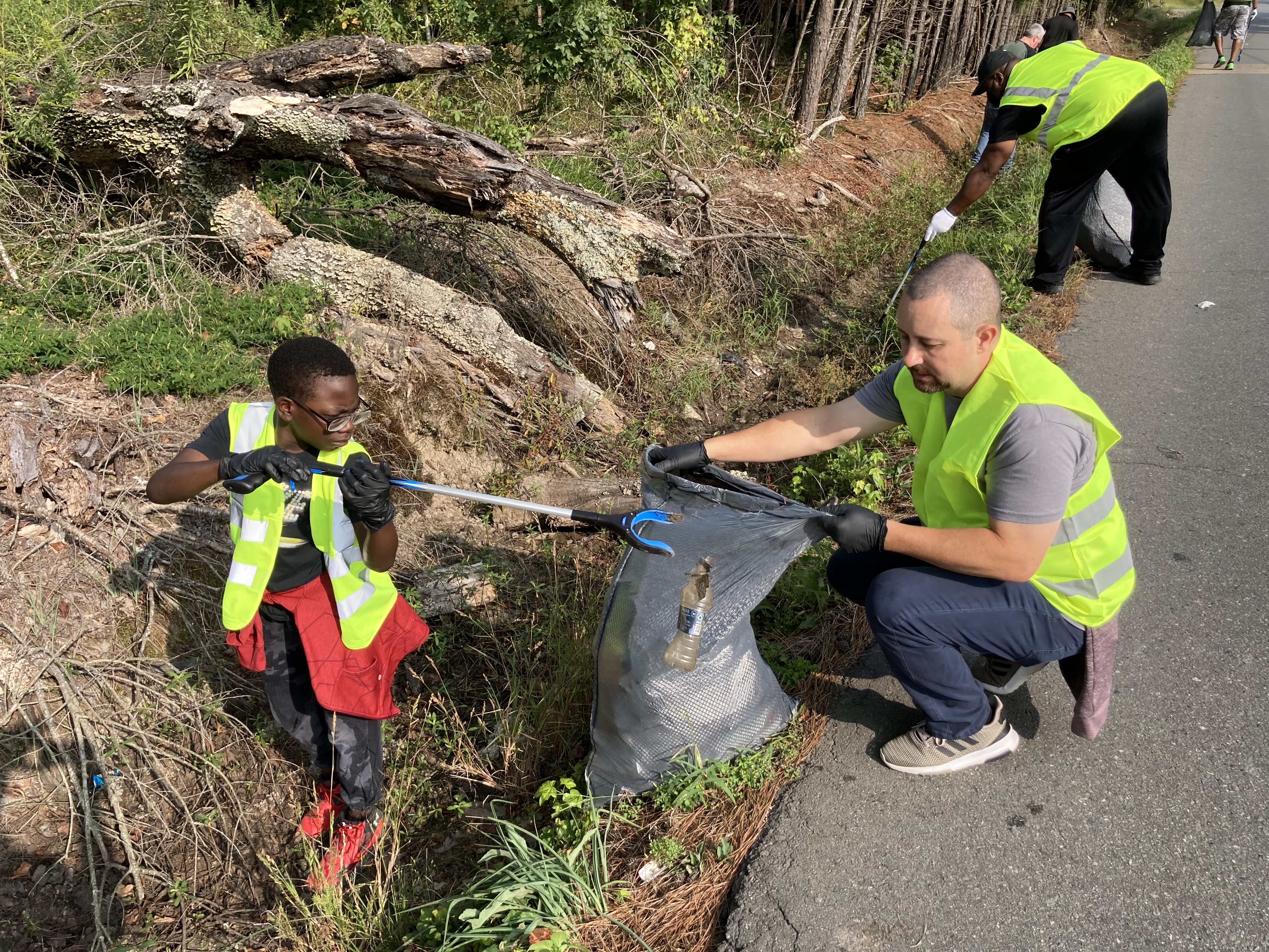 70 trash busters beautify the city