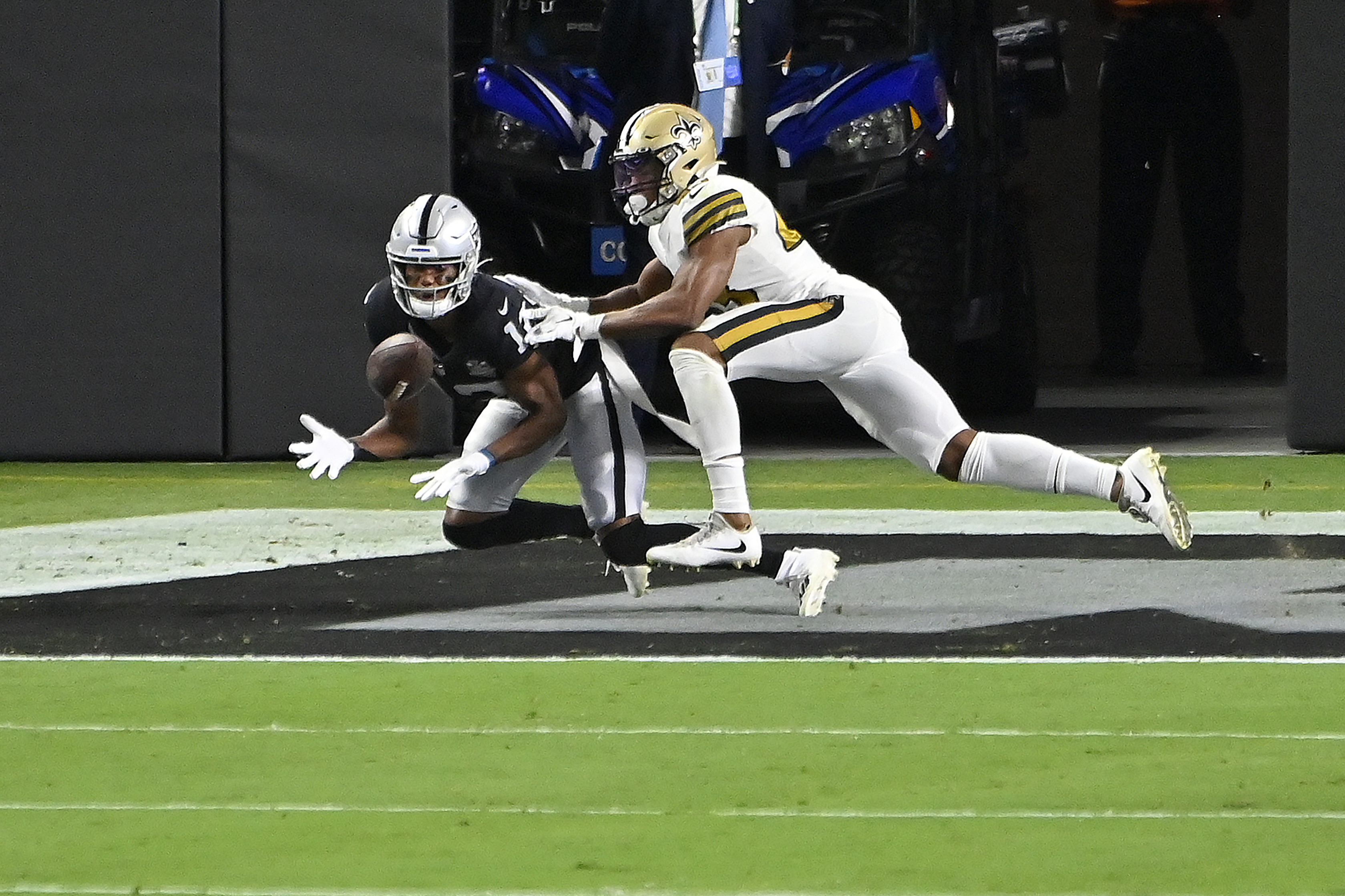 Raiders open Las Vegas stadium with 34-24 win over Saints