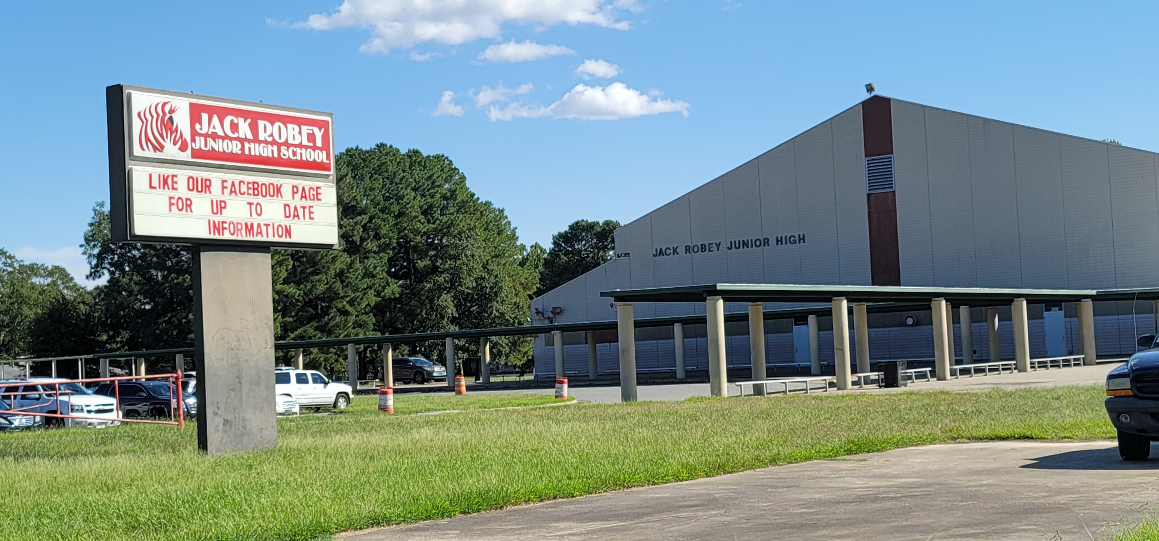 School district presents yearly update