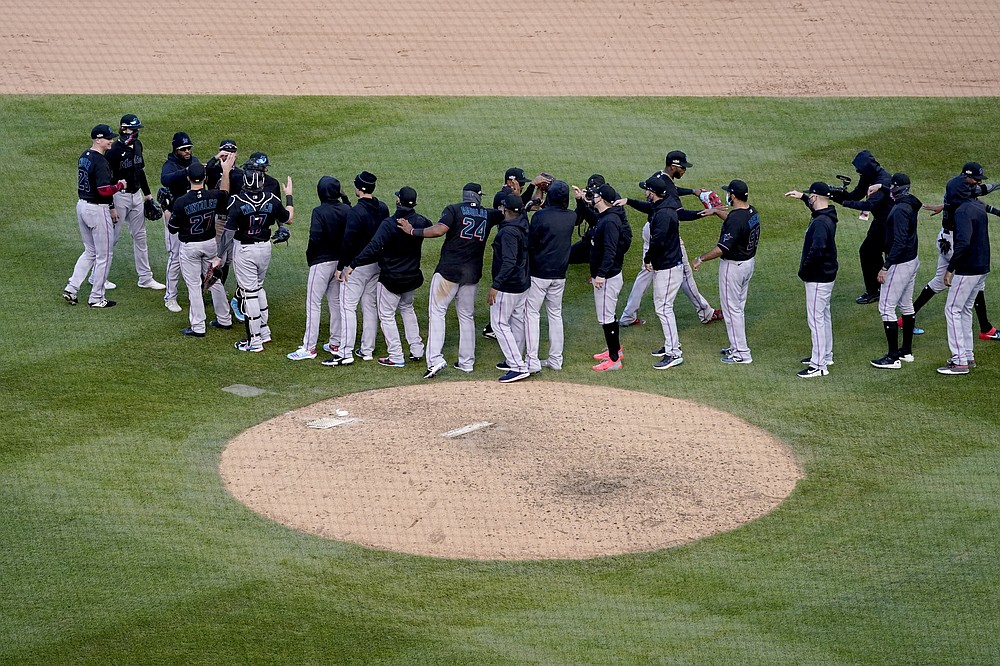 Marlins knock out Cubs in 11th