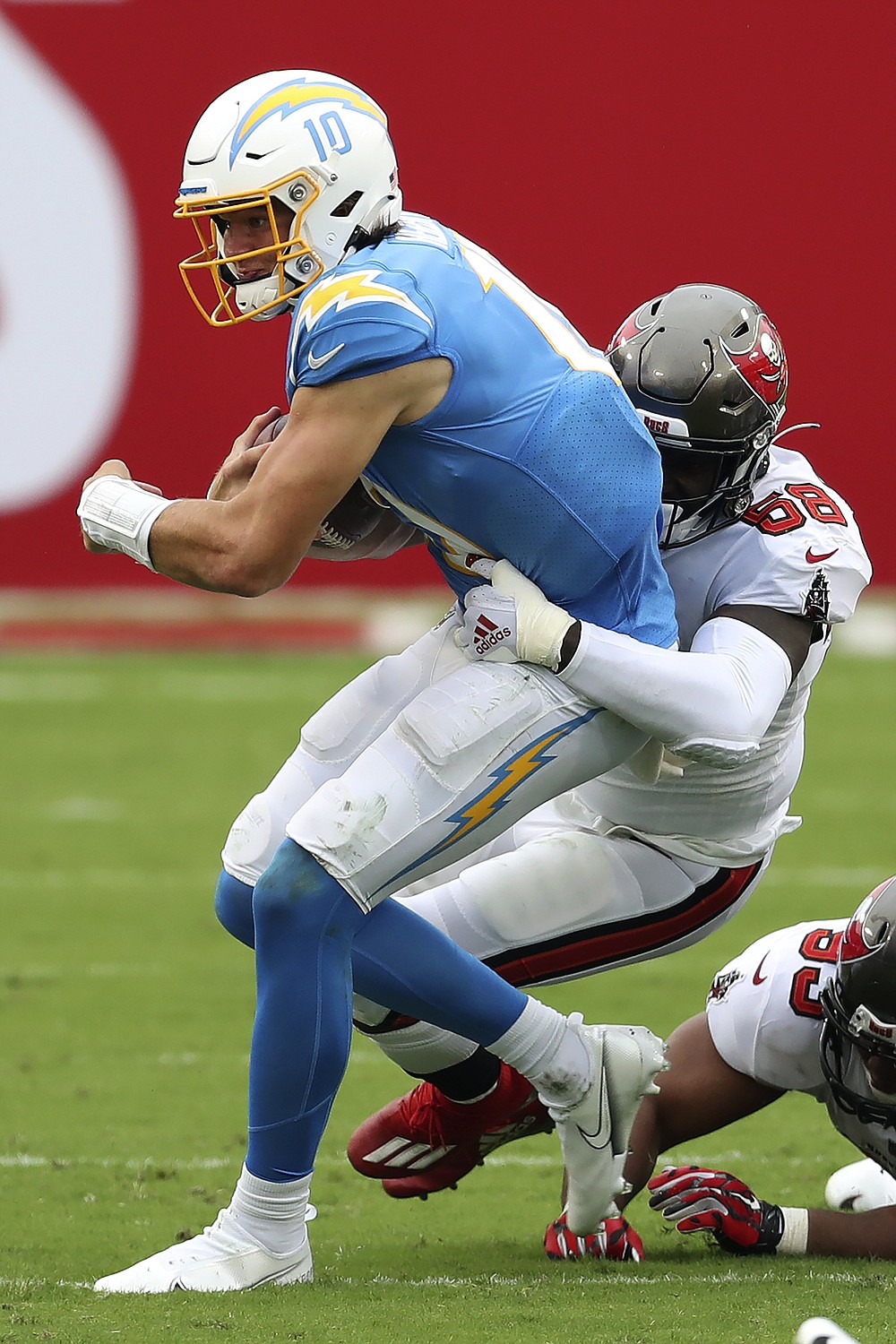 Tom Brady leads Tampa Bay Buccaneers to 38-31 win over LA Chargers