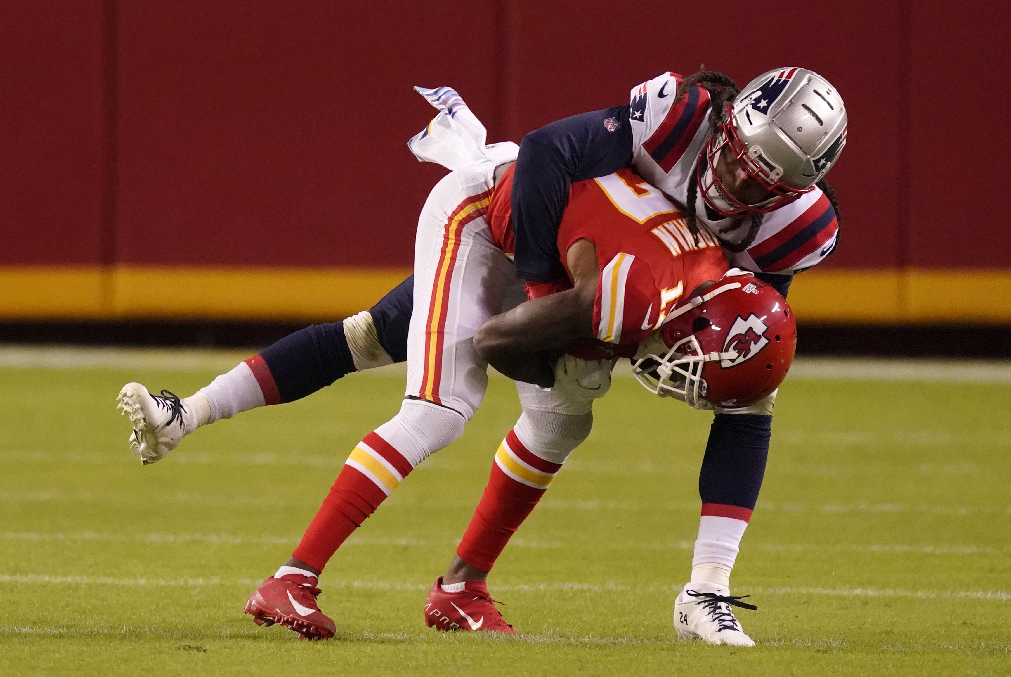 Chiefs game: Chiefs defeat Patriots, 26-10