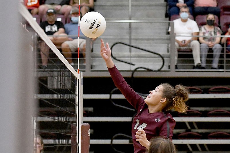 Bud Sullins/Special to the Herald-Leader
Siloam Springs senior Makenna Thomas goes for a tip during a volleyball match earlier this season.