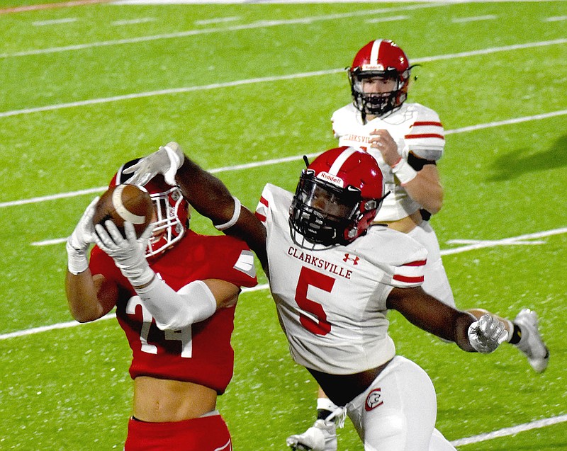 MARK HUMPHREY  ENTERPRISE-LEADER/Farmington junior tailback Caden Elsik turned this medium-range pass reception out of the backfield into a 67-yard touchdown electrifying the hometown fans at Cardinal Stadium Friday. The Cardinals defeated Clarksville 29-21 in the Homecoming football game despite having the football for only this one play during the entire first quarter.