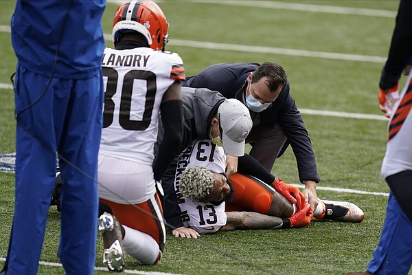 Baker Mayfield leaves with knee injury as Browns get destroyed