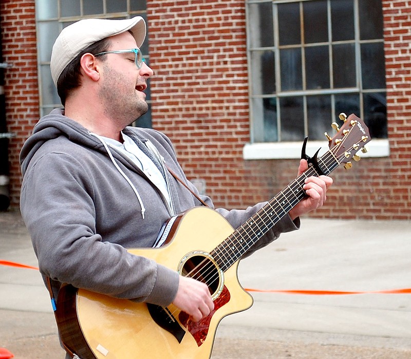 Janelle Jessen/Herald-Leader
Simeon Basil of Fayetteville performs in front of Phat Tire Bike Shop as part of Shoptober Saturdays, hosted by Main Street Siloam Springs.