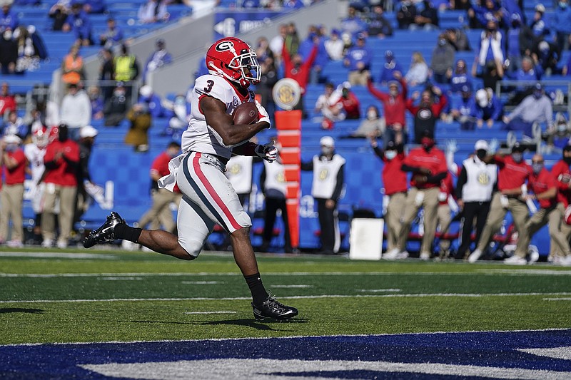 Georgia running back Zamir White (3) scores a touchdown during the second half of an NCAA college football game against Kentucky, Oct. 31, 2020, in Lexington, Ky. (AP Photo/Bryan Woolston)