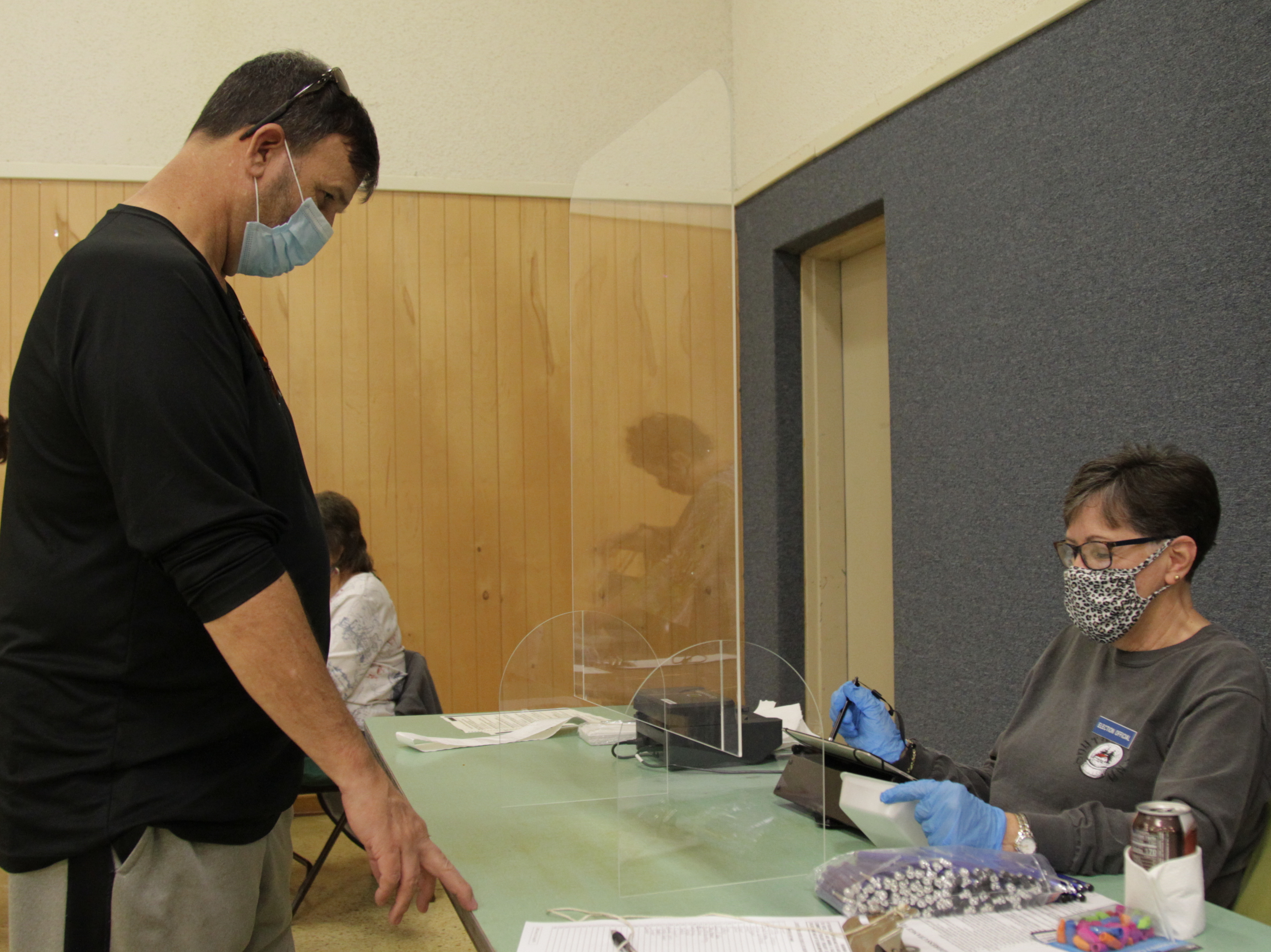 Problem at White Hall polling site leads to a short delay