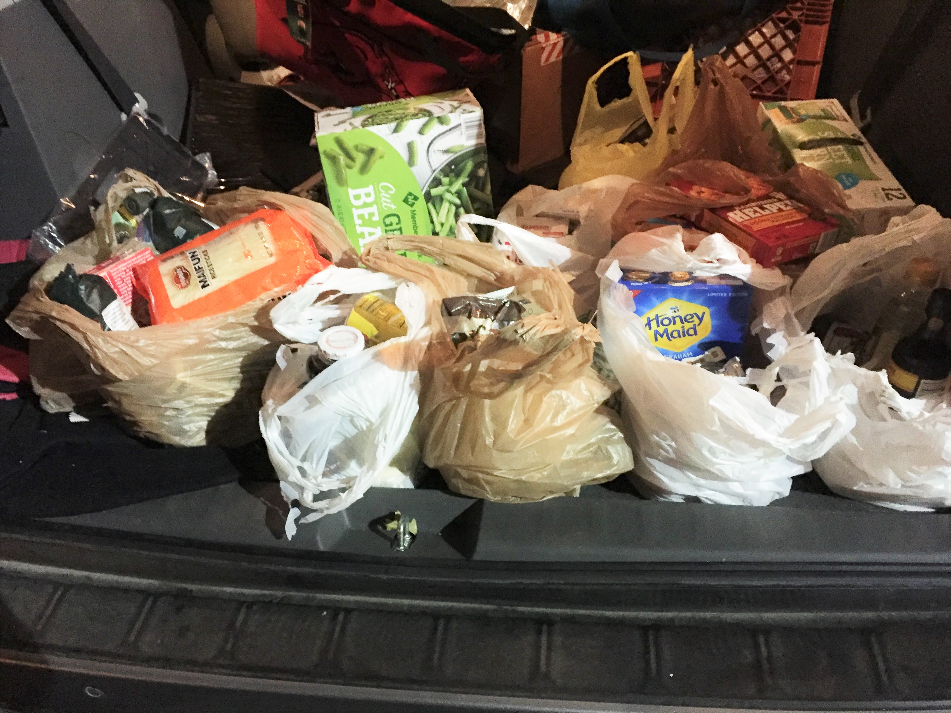 Homemakers club donates items to food pantry