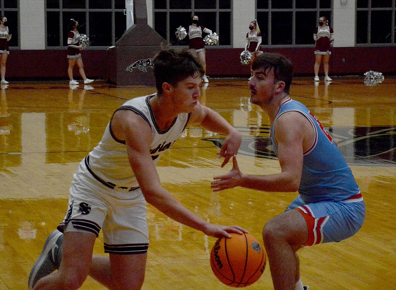 Graham Thomas/Siloam Sunday
Siloam Springs junior guard Josh Stewart drives to the basket Tuesday against Fort Smith Southside at Panther Activity Center. The Panthers defeated the Mavericks 72-43.