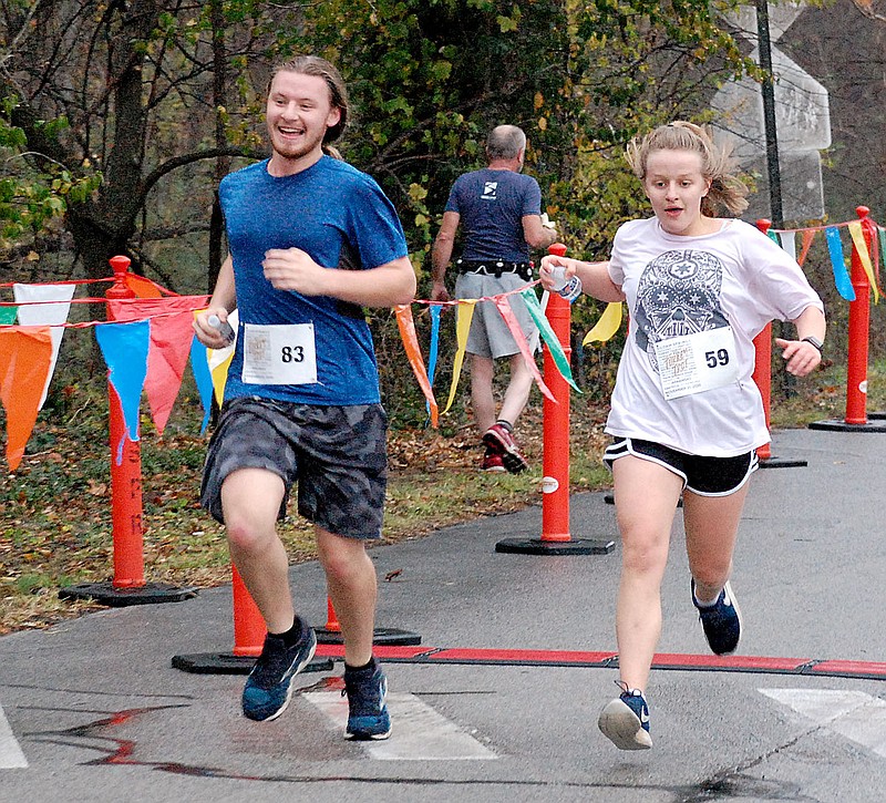 Janelle Jessen/Herald-Leader
Josiah Ryan and Azura Ryan cross the finish line together during the Turkey Trot 5K on Saturday morning. For more race photos, see page 6A.