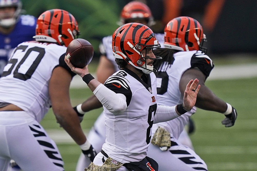 Cincinnati Bengals quarterback Brandon Allen (8) hands the ball