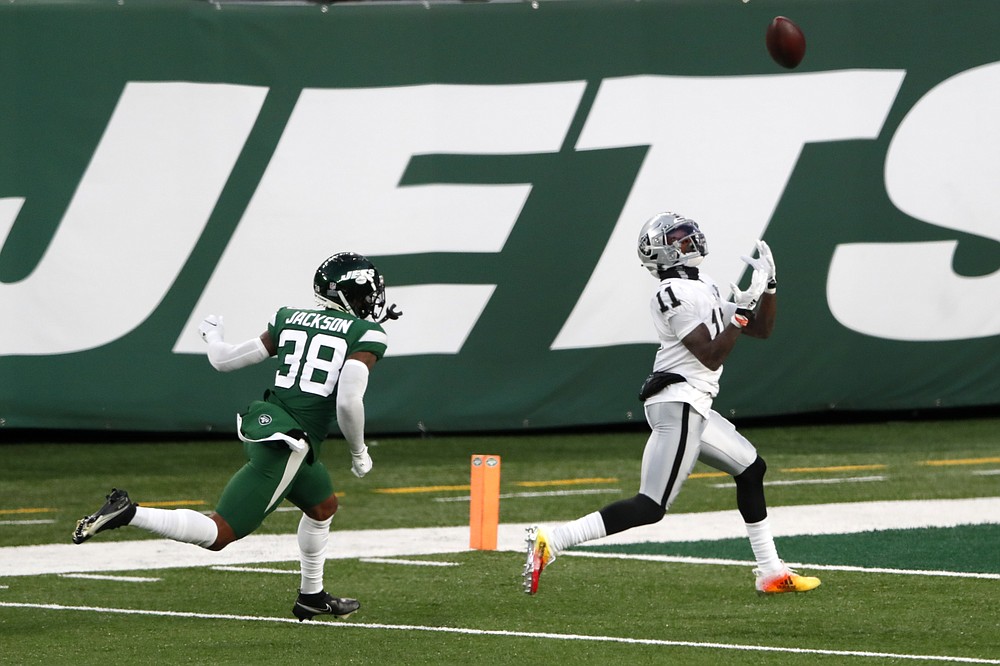 East Rutherford, New Jersey, USA. 6th Dec, 2020. Las Vegas Raiders wide  receiver Henry Ruggs III (11) reacts to the touchdown with wide receiver Hunter  Renfrow (13) during the NFL game between