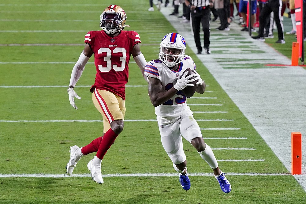 Allen's 4 TDs keep Bills in division lead