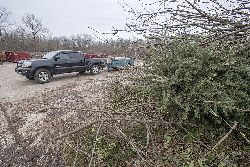 Christmas trees in Fayetteville can be dropped off at the city’s composting facility at 1708 S. Armstrong Road or left with regular trash and recycling for curbside pickup. For more information see www.fayetteville-ar.gov/3421/Composting-and-Mulch . Go to nwaonline.com/210101Daily/ and nwadg.com/photos.
(NWA Democrat-Gazette/J.T. Wampler)