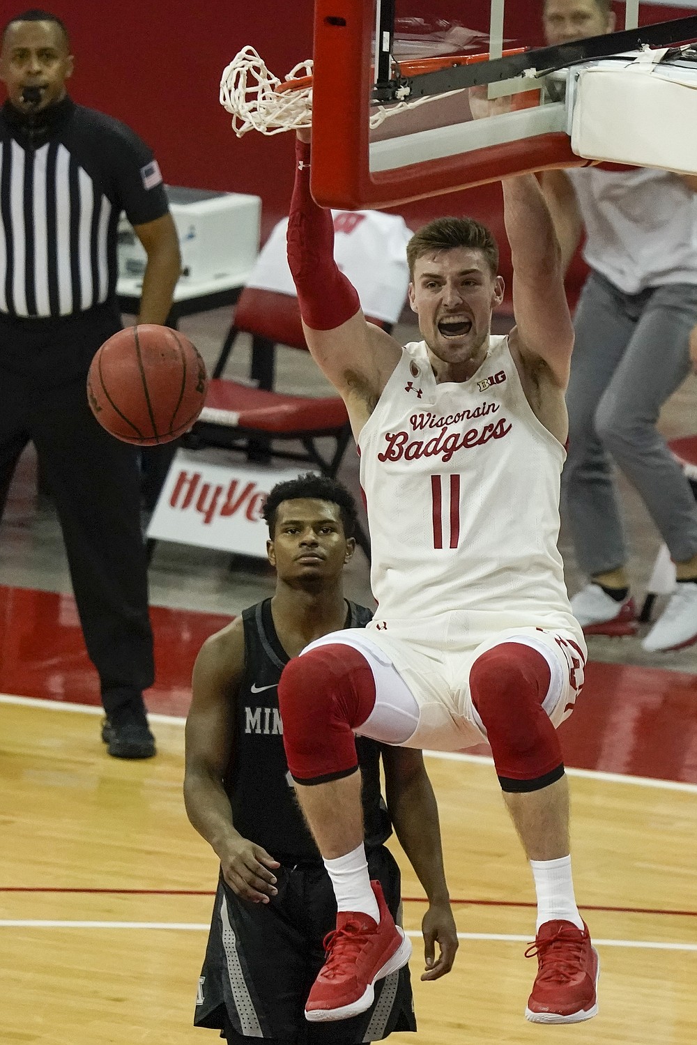 Potter's play bolsters Badgers