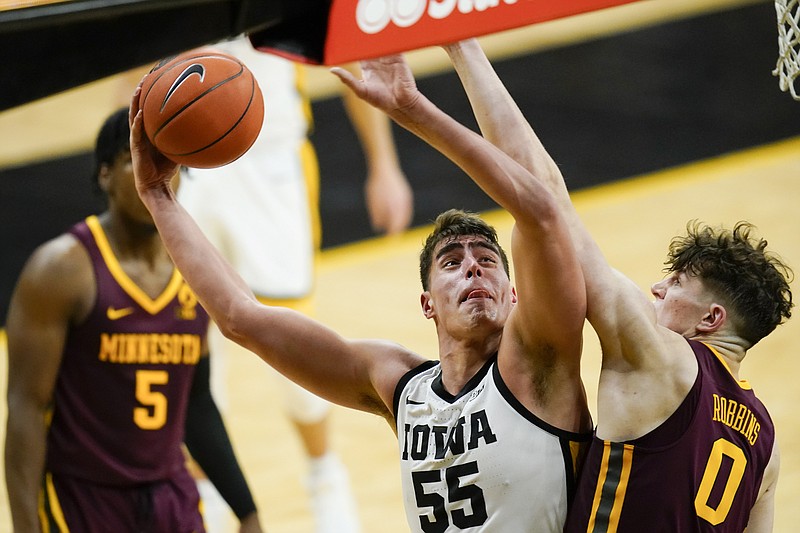 Garza lifts No. 5 Iowa over No. 16 Minnesota 86-71