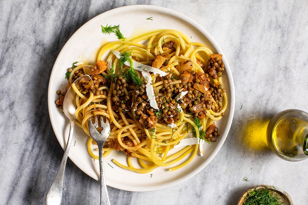 Spaghetti With Lentils, Tomato and Fennel (The New York Times/Andrew Scrivani)