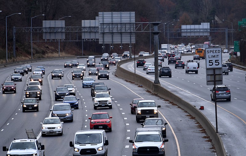 The Trump administration will delay increasing fines on manufacturers that fail to meet emissions standards to curb global warming, even after losing two lawsuits over the issue. Shown, traffic backups in Bethesda, Md., on the Capital Beltway on Dec. 2, 2019. 
(Washington Post/Katherine Frey)