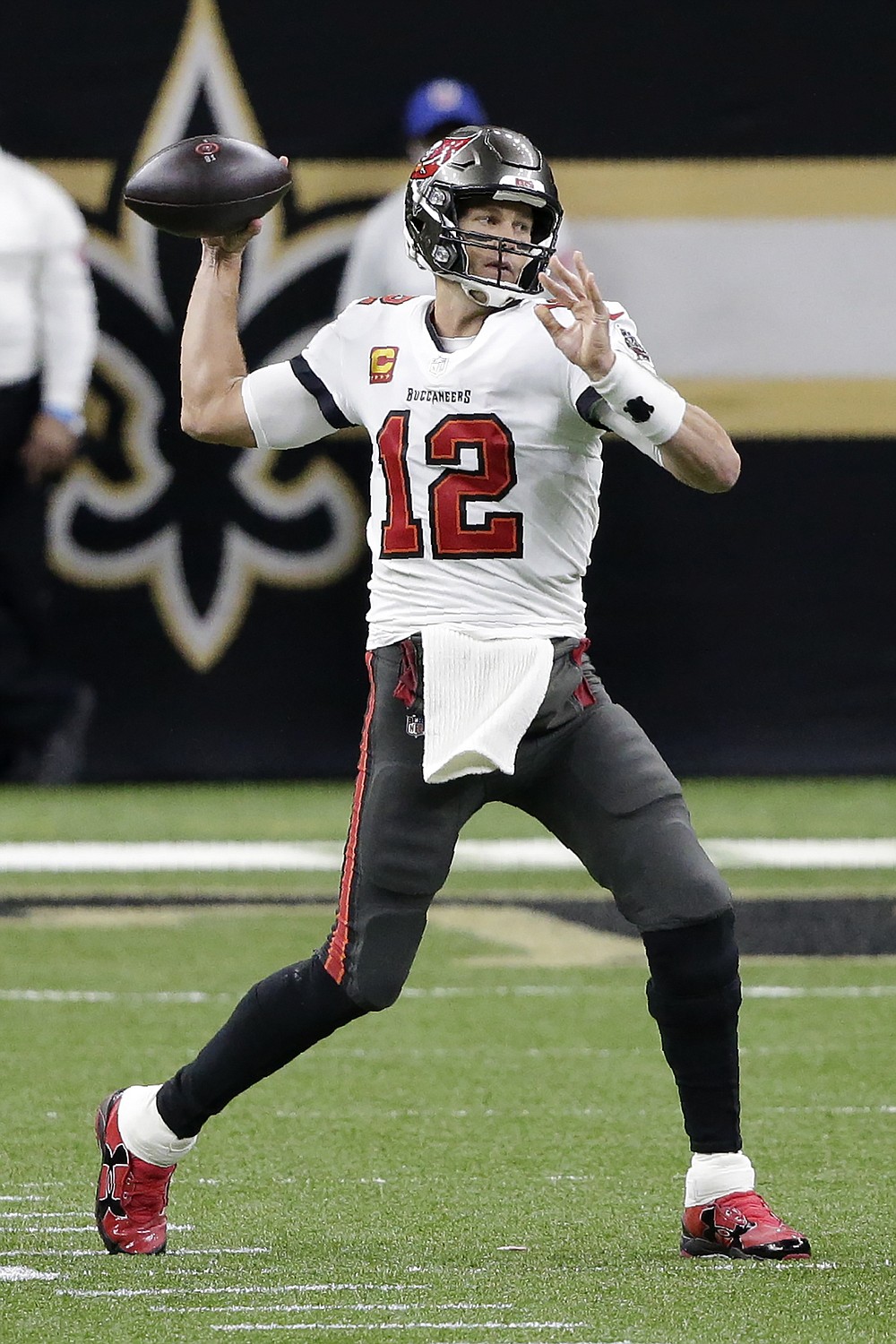 Turnovers help Bucs trip Saints