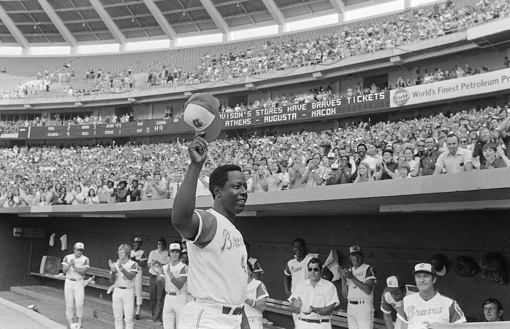 Atlanta, GA, USA. 24th Jan, 2021. Fans honor Hank Aaron at the site of his  715th major league home run on April 8, 1974 at the former site of Fulton  County Stadium