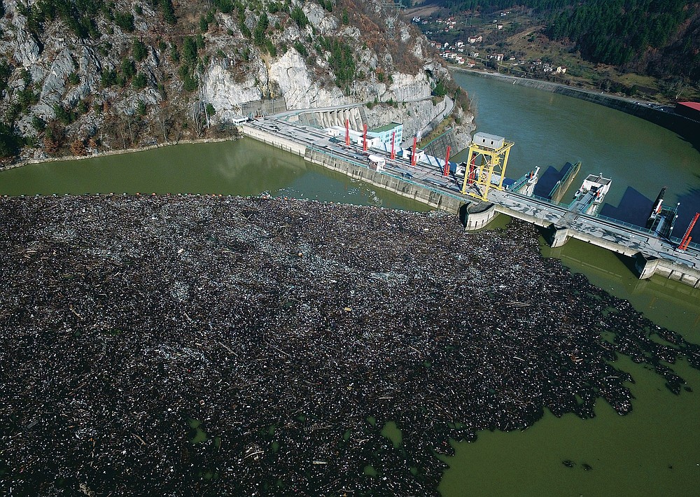 Clogging Rivers Waste on the water