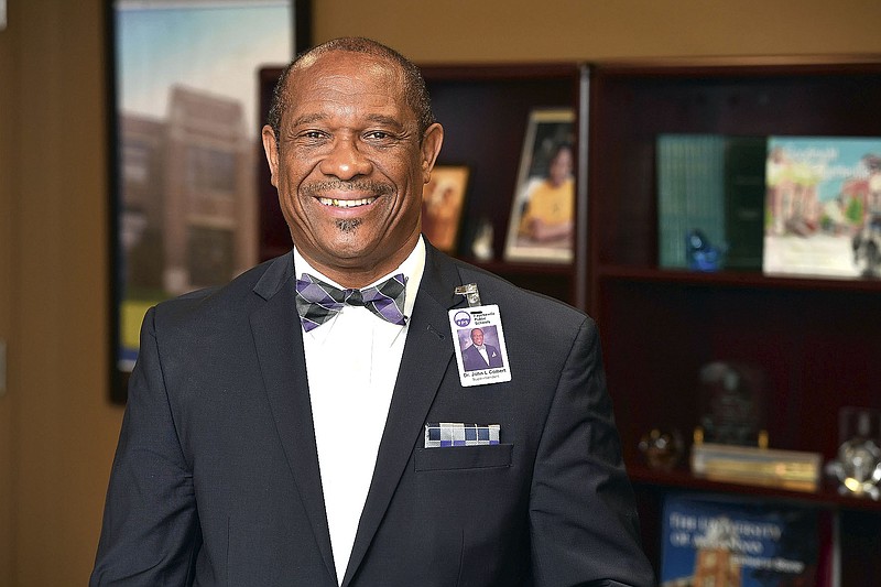 Fayetteville superintendent receives raise, contract extension